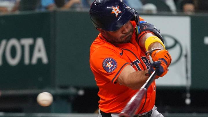 Jose Altuve pulled from Astros game against Atlanta in third inning