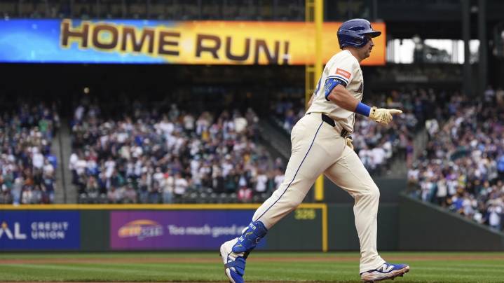 Raleigh matches Mantle, M's beat Angels, take sole possession of AL West lead with 9th win in row