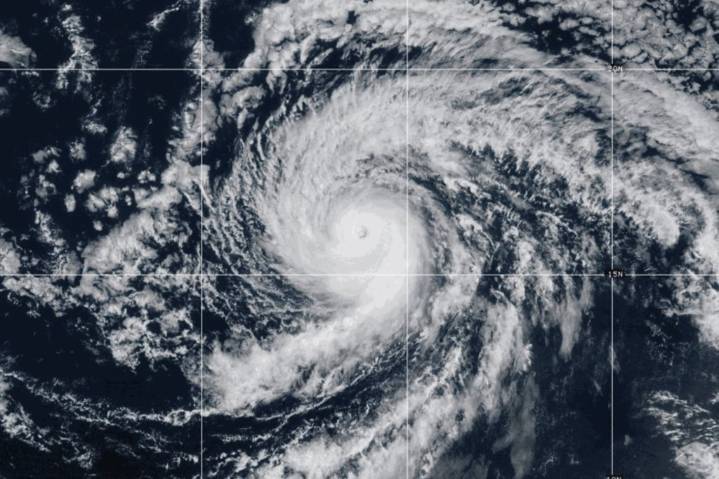 Hurricane Kiko is weakening on a forecast path expected to take it north of Hawaii