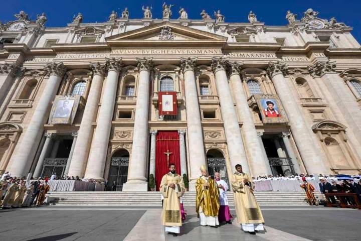 Carlo Acutis, el patrón de internet, fue canonizado por el papa León XIV