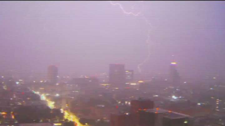 Video del Momento Exacto en que Rayo Ilumina CDMX por Fuertes Lluvias de Hoy 2 de Septiembre