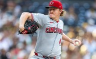 Rojos venció 2-1 a Padres y se lleva serie