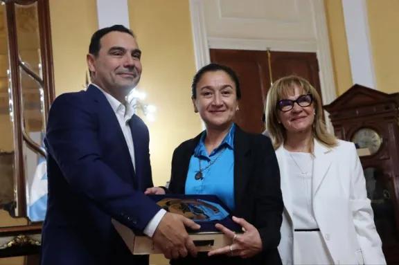 Docente ituzaingueña fue reconocida por su labor en un jardín de la isla Apipé
