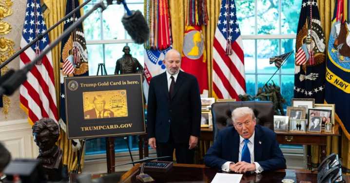 ¿Qué es el programa de visas H-1B y cómo lo está cambiando Donald Trump?