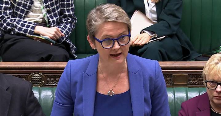 Starmer nombra a Yvette Cooper ministra de Exteriores y remodela su Gobierno tras la dimisión de su número dos