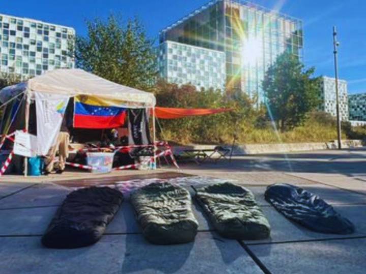 Activistas venezolanos cumplen una semana en huelga de hambre frente a la CPI