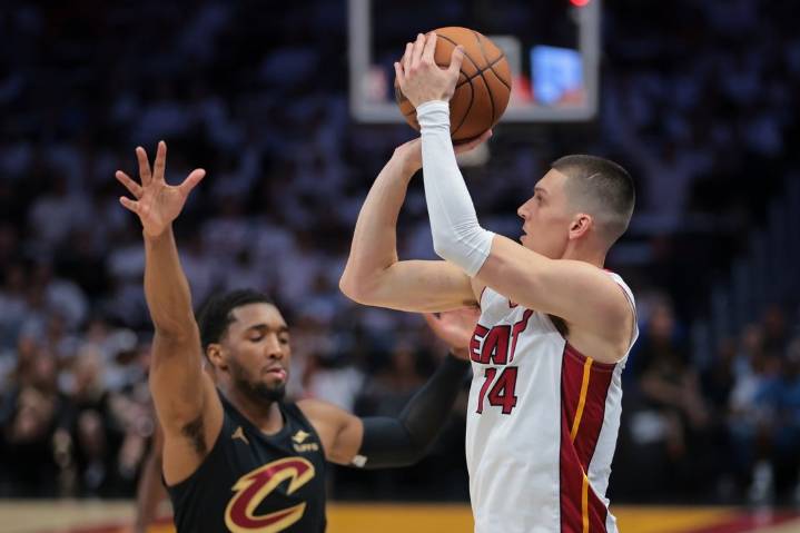 Deadspin | Heat G Tyler Herro to undergo surgery, miss start of season