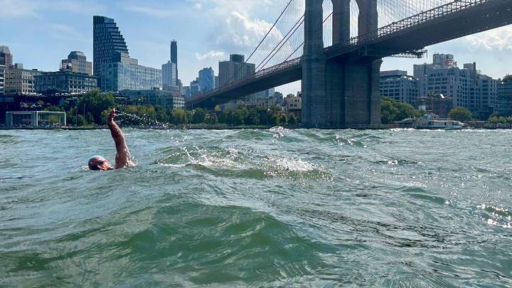Darío Fernández, el madrileño que ha nadado al rededor de Manhattan por su madre