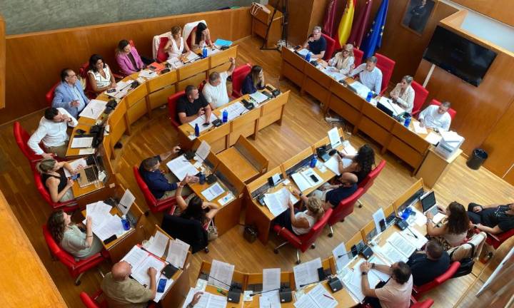 IU lleva al Pleno una moción para pedir responsabilidades a la concejala de VOX Carmen Menduiña por su currículum académico