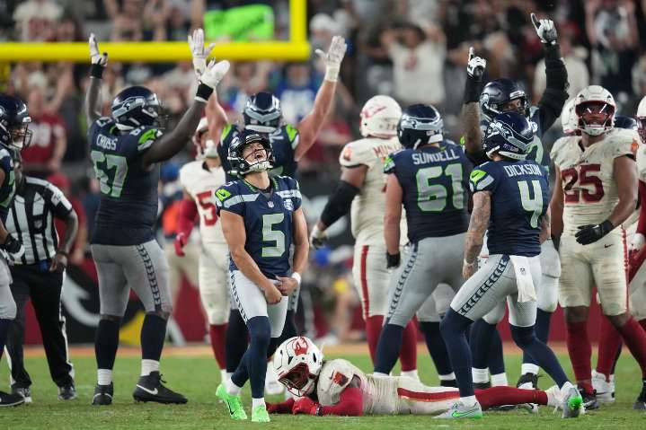 Jason Myers boots 52-yard FG on final play, lifting Seahawks to 23