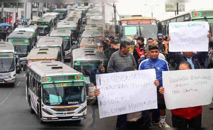 Transportistas advierten que paro podría continuar de manera indefinida: "Lucharemos hasta tener seguridad"