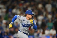 Deadspin | Enrique Hernandez's 9th-inning double gives Dodgers win over Mariners