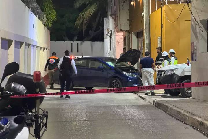 Ciudad del Carmen: Ebrio conductor choca contra poste en Guanal y es detenido al regresar al lugar