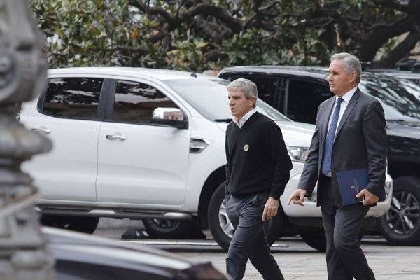 Con Caputo, Milei recibió al jefe del BID y citó a una 2da reunión de gabinete de emergencia
