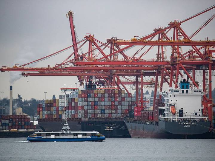 Canada's goods trade deficit narrows as exports rise slowly