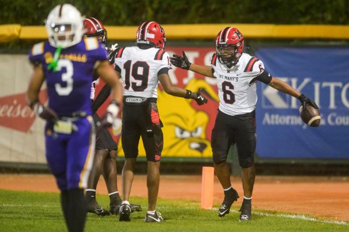 St. Mary’s makes statement, dominates De La Salle in 49