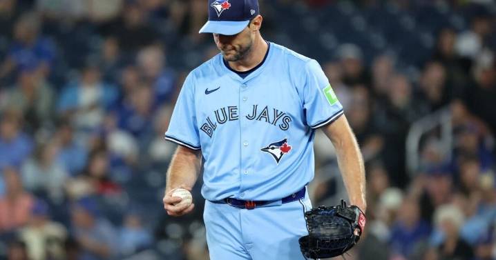 Blue Jays magic number: Yankees gain share of first place
