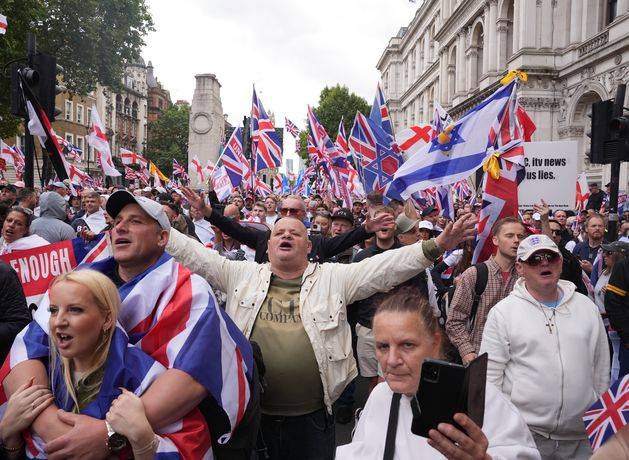 Police ‘assaulted’ as thousands of Tommy Robinson protesters descend on London