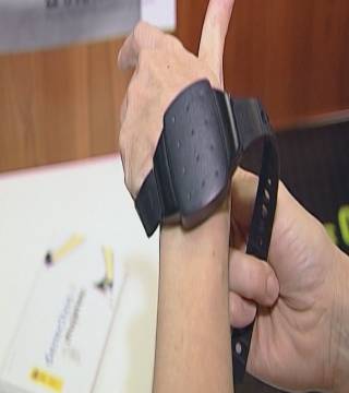A Fiscalía de Galicia revisa "caso por caso" as incidencias con pulseiras antimaltrato pero non lle constan denuncias