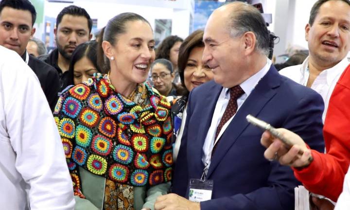 Enrique Galindo reconoce liderazgo de Claudia Sheinbaum
