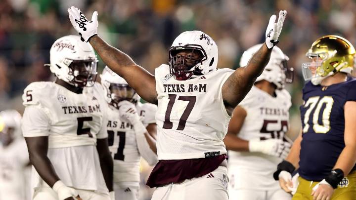 Texas A&M surges to No. 10 in AP Top 25 college football poll