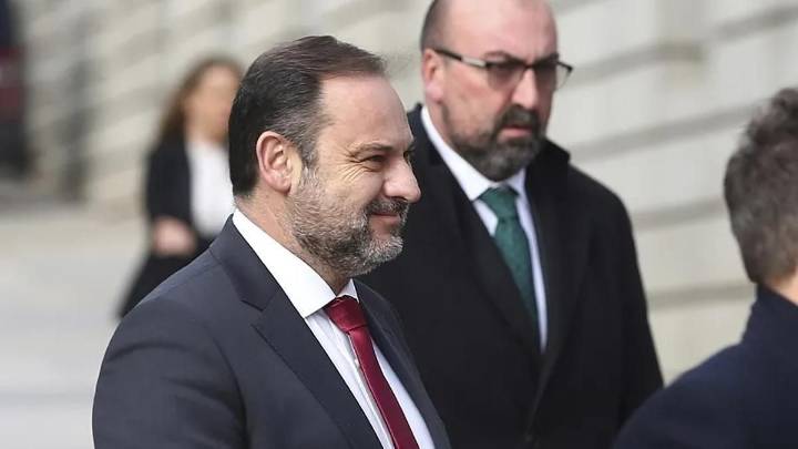 El juez del Supremo acerca a Ábalos al banquillo por las mascarillas y las gestiones de Koldo en Hacienda y Air Europa