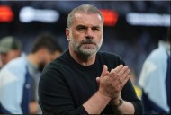 Ange Postecoglou asume como técnico de Nottingham Forest tras despido de Nuno Espírito Santo.