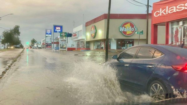 Se inundan calles de la ciudad por lluvias