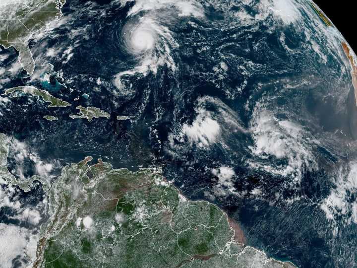 El poderoso huracán Gabrielle se fortalece a categoría 4 y avanza hacia el noreste de Estados Unidos: alerta en Florida