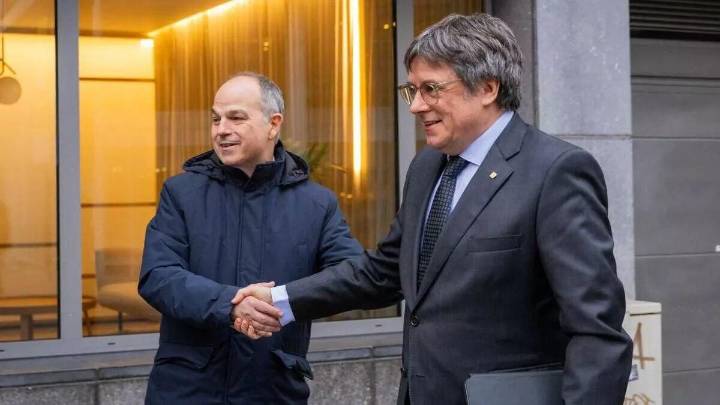 Junts pide a Sánchez que se reúna con Puigdemont tras la cita con Illa: "Es importante que se miren a los ojos"