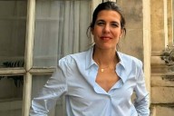 Carlota Casiraghi tiene decenas de chaquetas de Chanel pero también la camisa azul que puedes encontrar en Zara