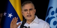 El fiscal general de la dictadura chavista amenazó a Edmundo González Urrutia: “Regrese a Venezuela para que vea lo que le va a ocurrir”