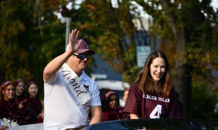 Smiles galore at MIHS Homecoming Parade