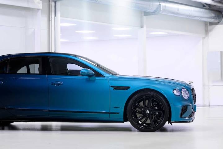Bentley Introduces Bespoke Ombré Finish for Flying Spur Sedan