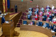 Víctimas de la dana abandonan indignadas las Corts tras asegurar Mazón que siempre les tiende “la mano”
