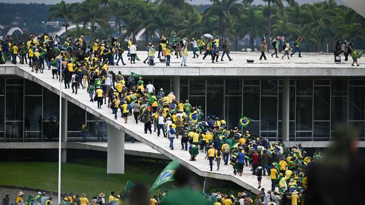 Batalla por la amnistía a Bolsonaro en Brasilia