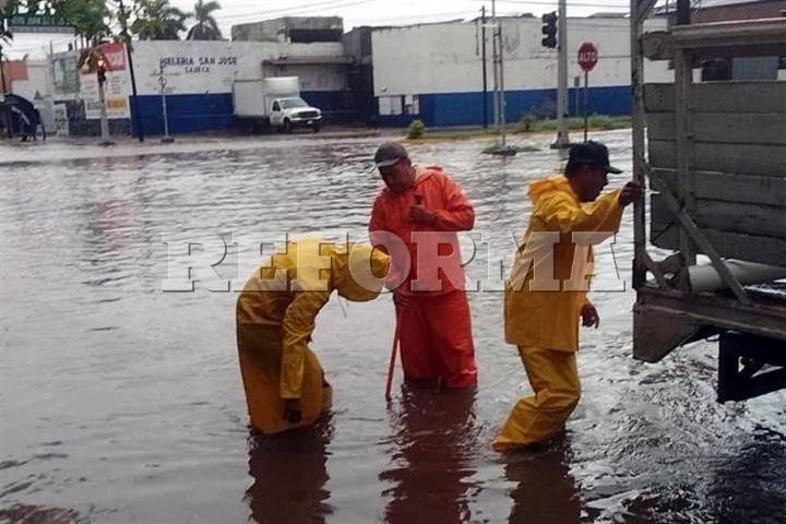 Afectan lluvias torrenciales  al occidente y norte de México
