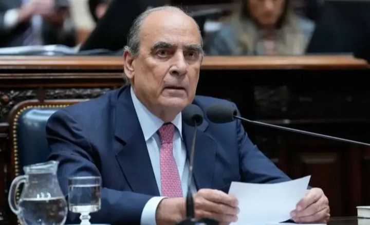 Francos criticó las decisiones económicas del Gobierno y reconoció que hubo "soberbia"
