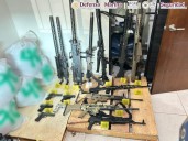 Aseguran arsenal, drogas y equipo táctico tras cateo en Culiacán