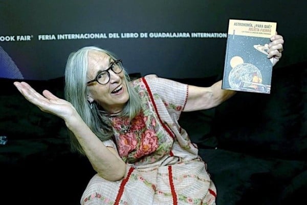 La astrofísica Julieta Fierro en seis libros