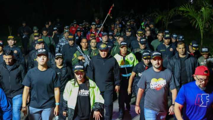 (+Fotos) Diosdado Cabello lideró caminata nocturna 7K de la juventud en Entrenamiento de Resistencia Revolucionaria
