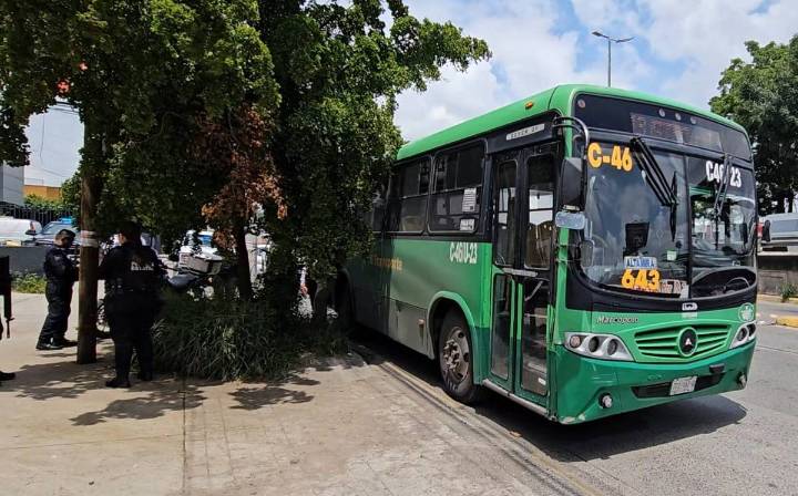 Encuentran a niño de 4 años extraviado en camión de ruta en Guadalajara; viajaba solo sin playera ni calzado