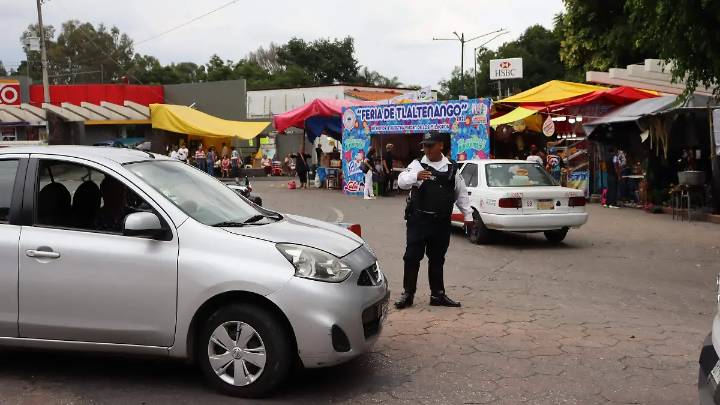 Feria de Tlaltenango: Transito multa a vehículos y comerciantes que obstruyen vialidad