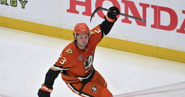 Mason McTavish signs six-year, $42-million deal with Ducks to end holdout