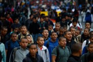 Miles de personas salen a la calle para pedir justicia por los 43 estudiantes de Ayotzinapa