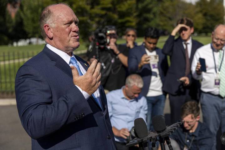 Deportaciones de Trump reducirán en 320 mil el número de inmigrantes en el país