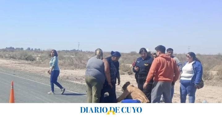 Una joven intentó cruzar la ruta y fue embestida por una mujer en moto: las dos terminaron hospitalizadas