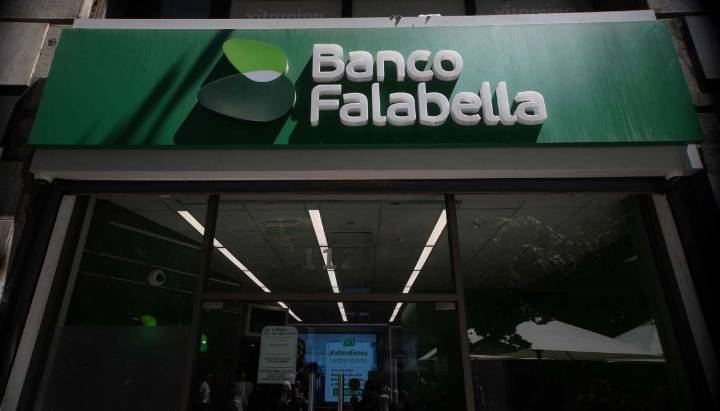 Cajera de banco protagonizó cinematográfico robo en Chile, pero fue descubierta por insólita razón