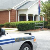 Driver dies after car hits tree in Marion County
