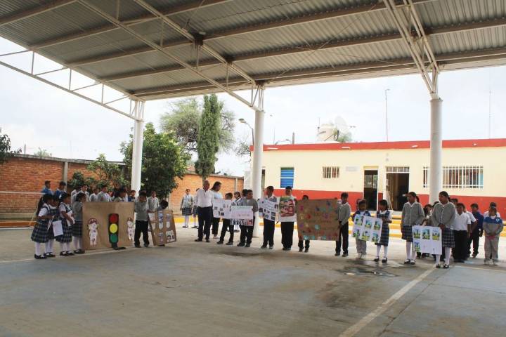 Conmemoran a la mujer indígena y promueven el respeto a los derechos de la niñez en escuelas municipales